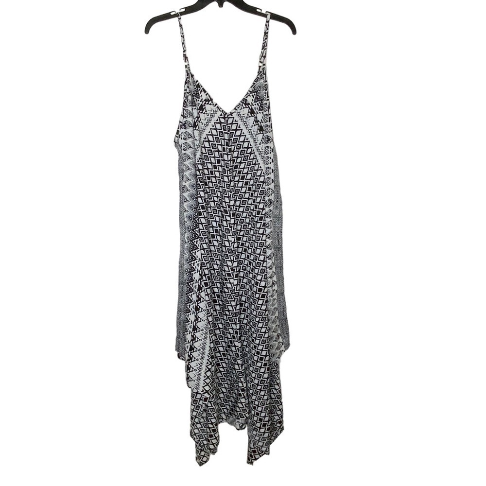 J. Gee plus size shift dress with asymmetrical hemline. Size 1X